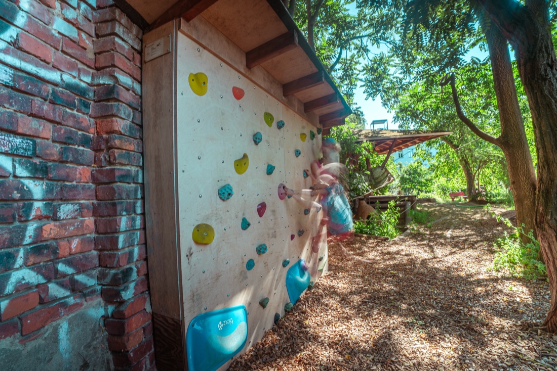 Kletterwand im Garten