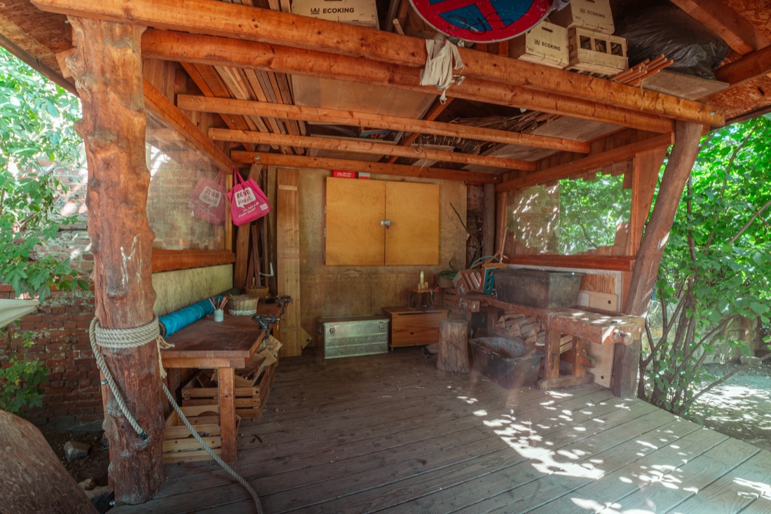 Holzwerkstatt im Garten